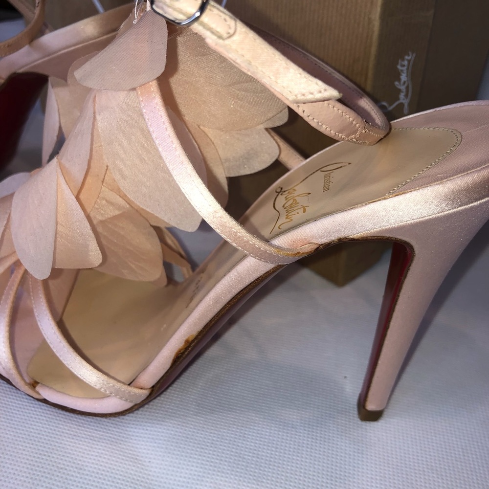 Christian Louboutin Soft Pink Sandal - Picture 2 of 13